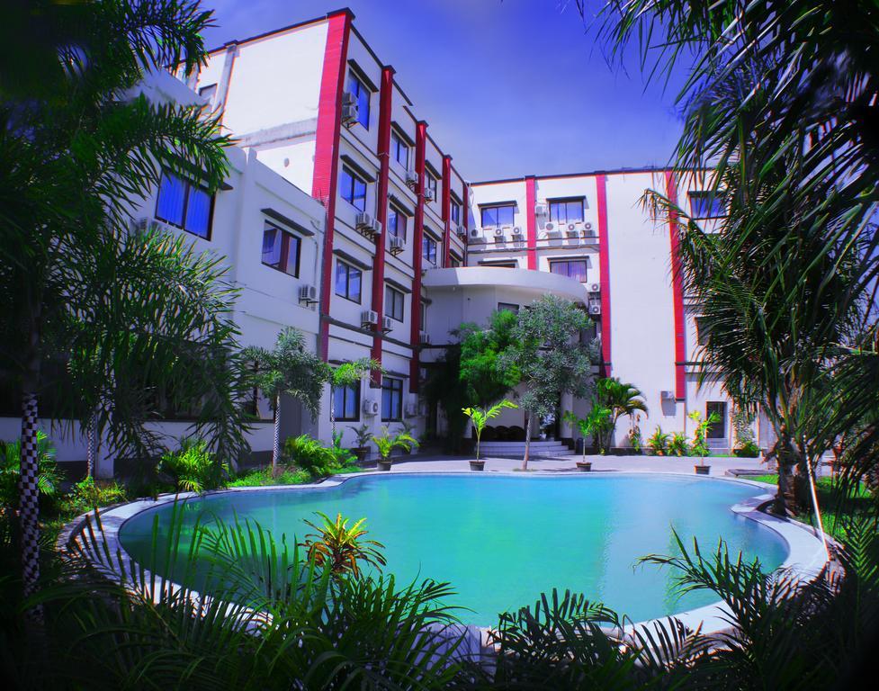 Grand Duta Hotel 팔루 외부 사진