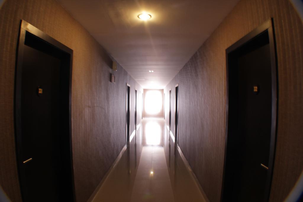 Grand Duta Hotel 팔루 외부 사진