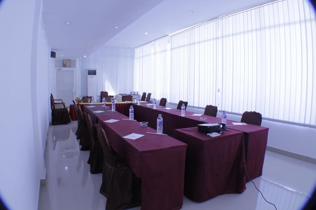 Grand Duta Hotel 팔루 외부 사진