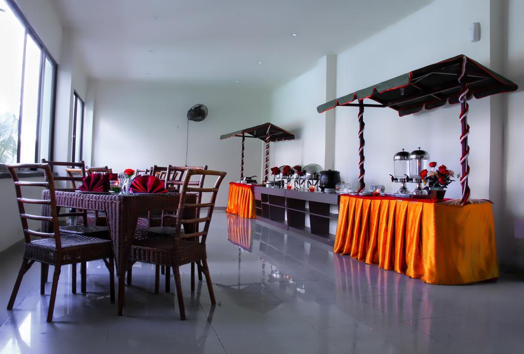 Grand Duta Hotel 팔루 외부 사진