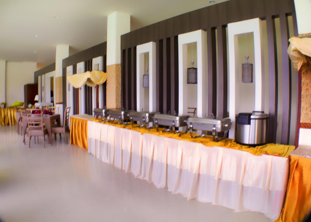 Grand Duta Hotel 팔루 외부 사진