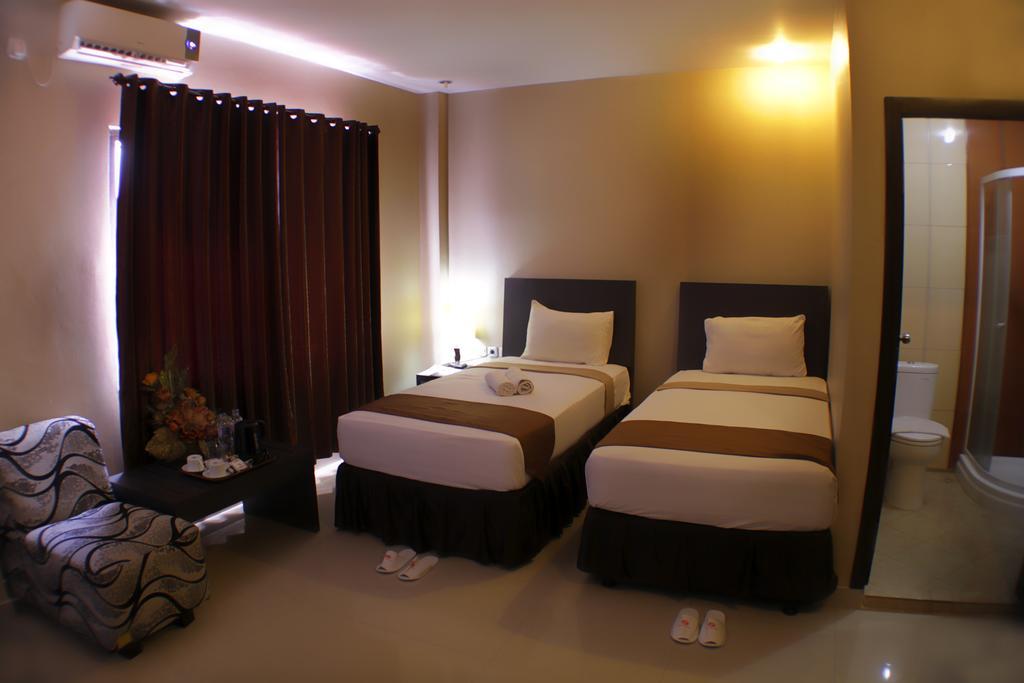 Grand Duta Hotel 팔루 외부 사진